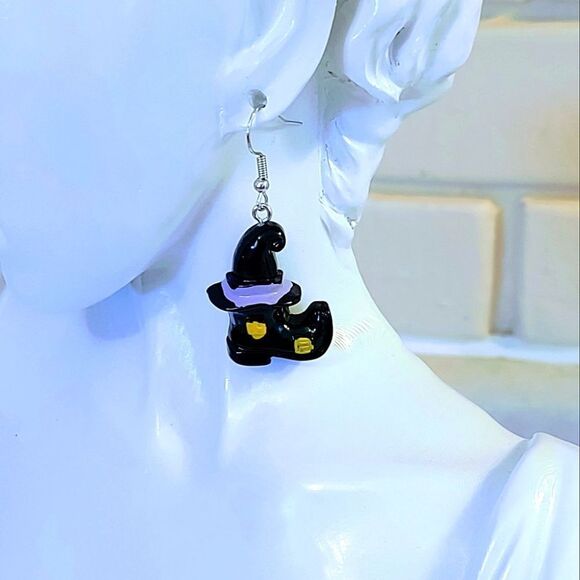 HALLOWEEN WITCH SHOE KITSCHY HOOK EARRINGS - Picture 2 of 7